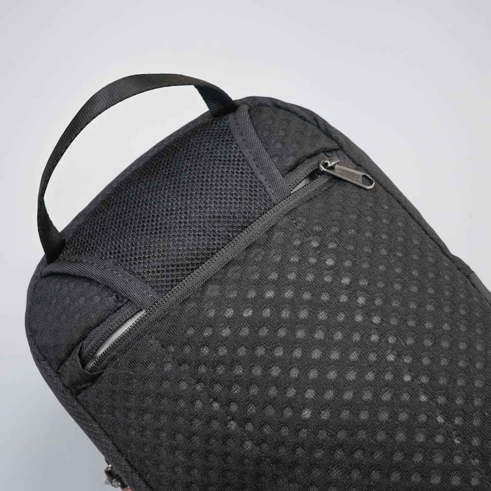 Pacsafe Black Venturesafe X Anti-Theft Backpack crossbody - Picture 10 of 11